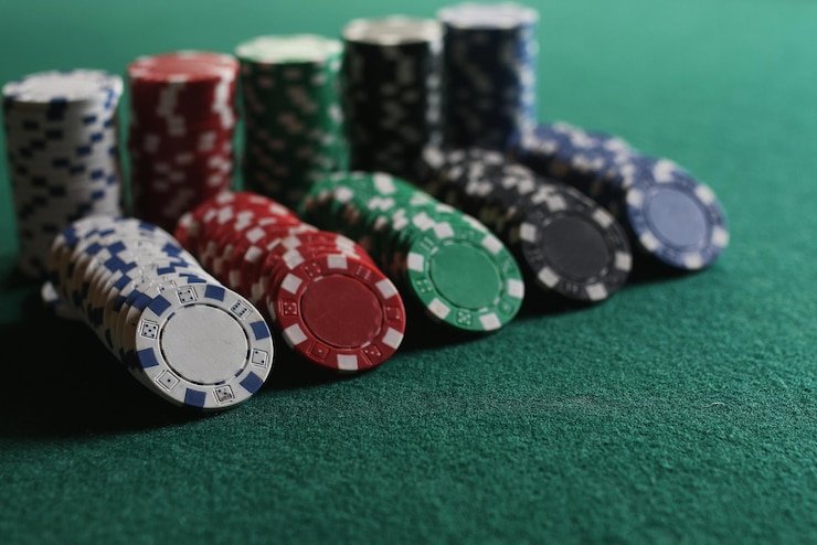 Antarmuka aplikasi mobile dana100 menampilkan permainan live dealer dan sportsbook